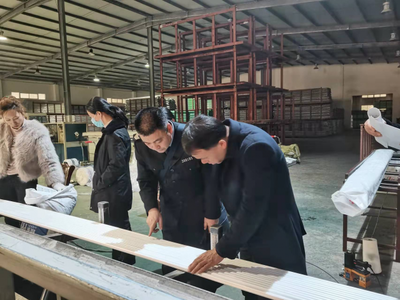 行走的辦公室 贛州市衛生計生綜合監督執法局零距離服務企業